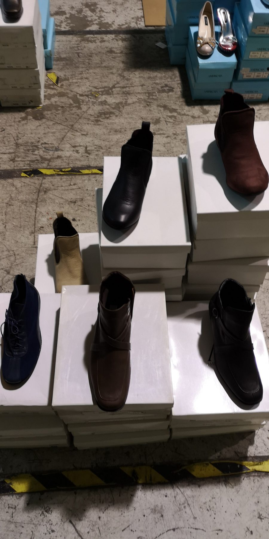Japan brand Americaya Warehouse Sale has shoes up for