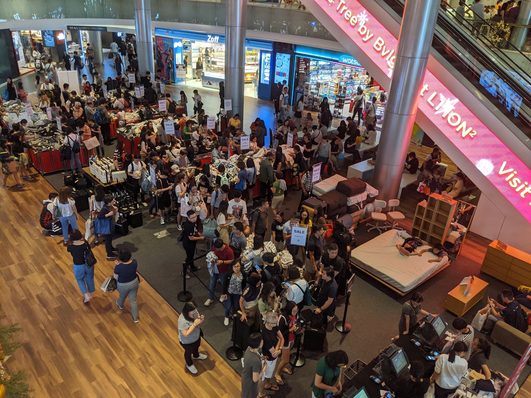 MUJI Final Atrium Sale in ION Orchard till Jan 3 has clothing, luggage