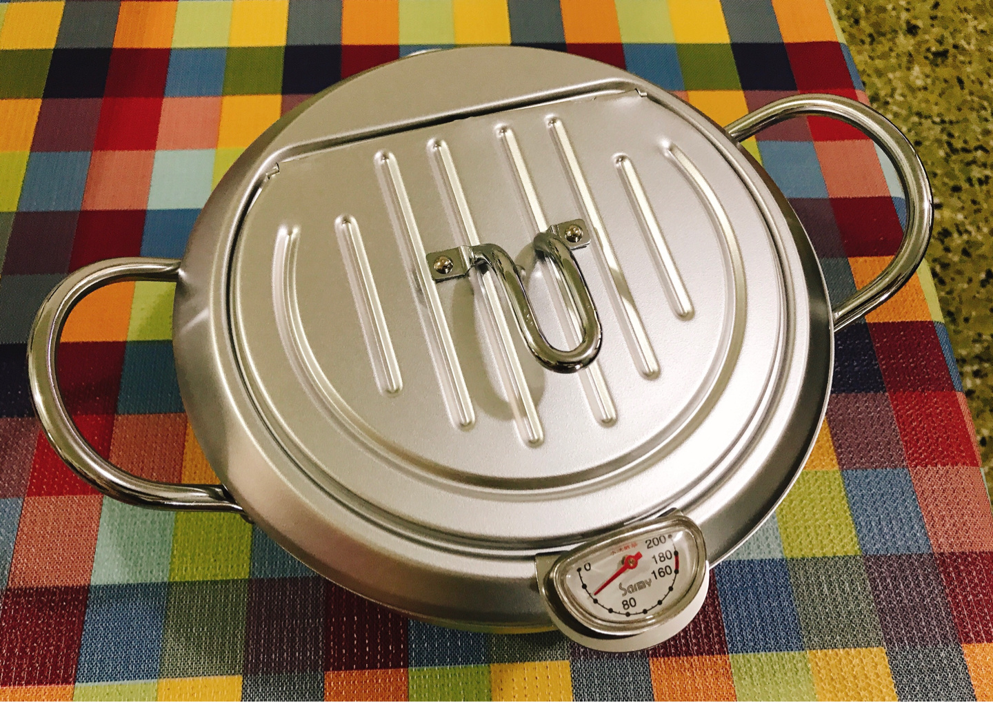 This madeinJapan Tempura Pot lets you deepfry food without mess