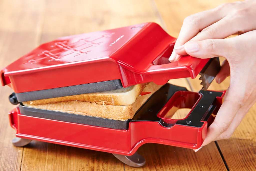 Récolte Press Sandwich Maker from Japan available at 7Eleven for 68