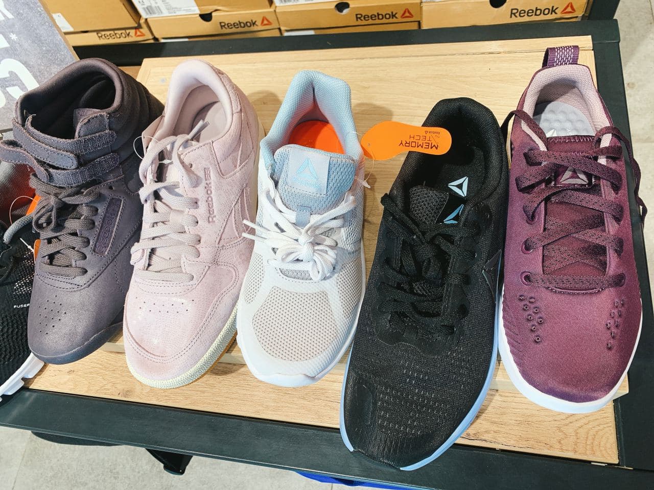 stores that sell reebok shoes