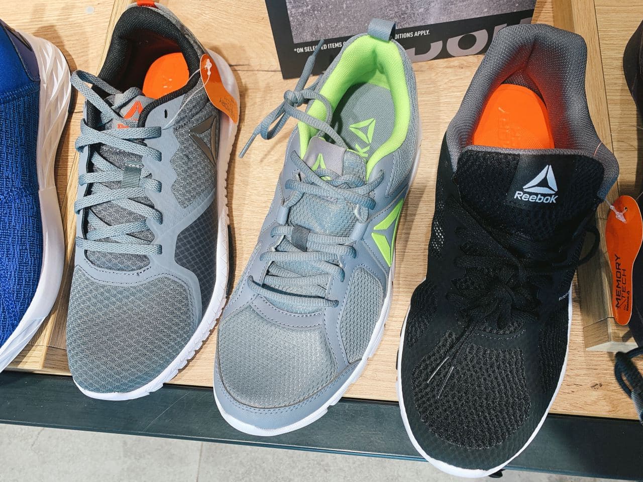 stores that sell reebok shoes