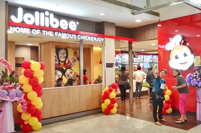 Jollibee S'pore launches new Breakfast Combo Meals from 5, has new