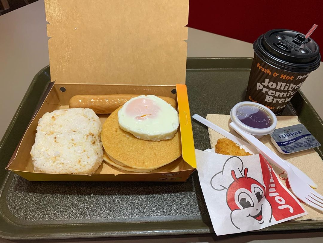 Jollibee S'pore launches new Breakfast Menu, has Pancake Platters and Sandwich to choose from