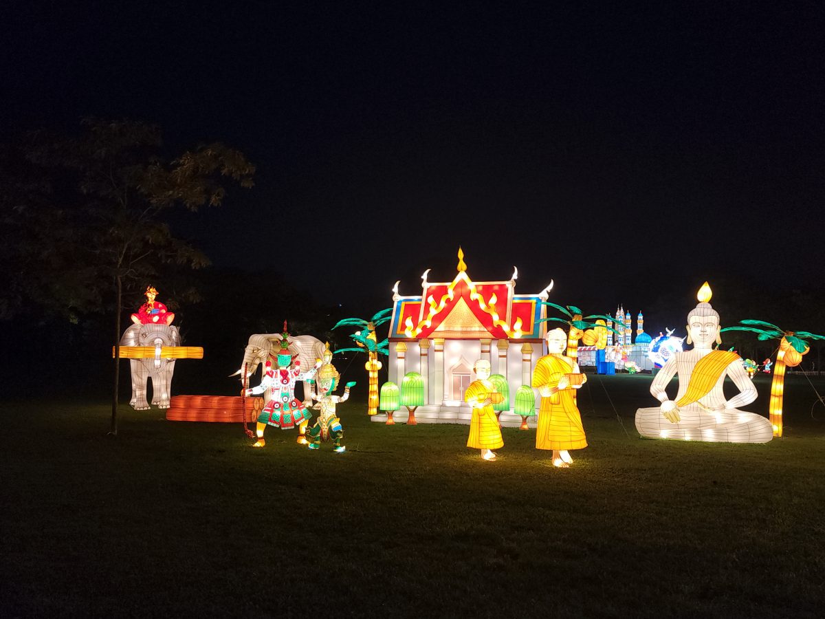 Jurong Lake Gardens has lots of Giant Countrythemed Lantern Displays