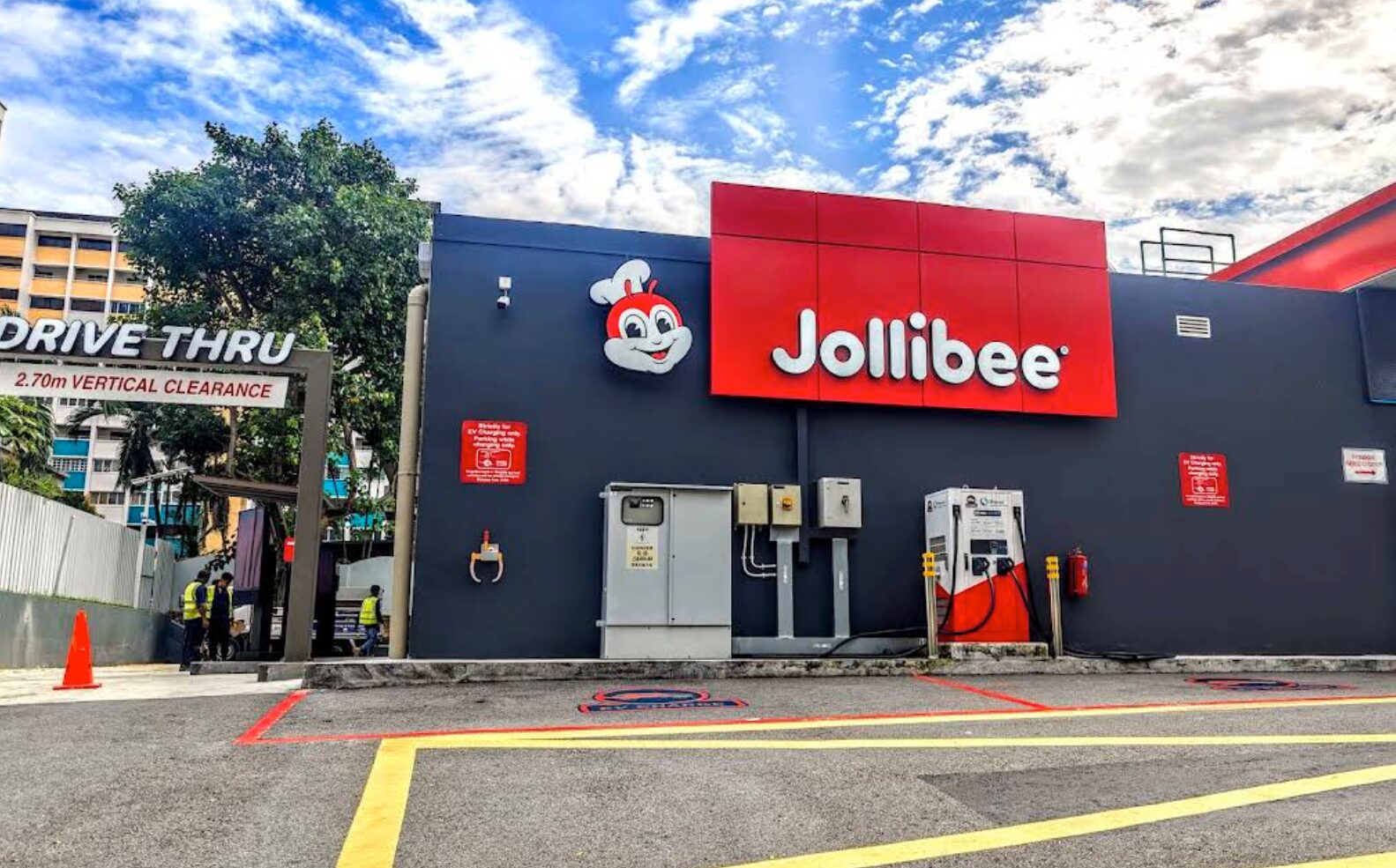 Jollibee’s Second Drive-Thru in Singapore Opens at Caltex Yishun – Walk ...