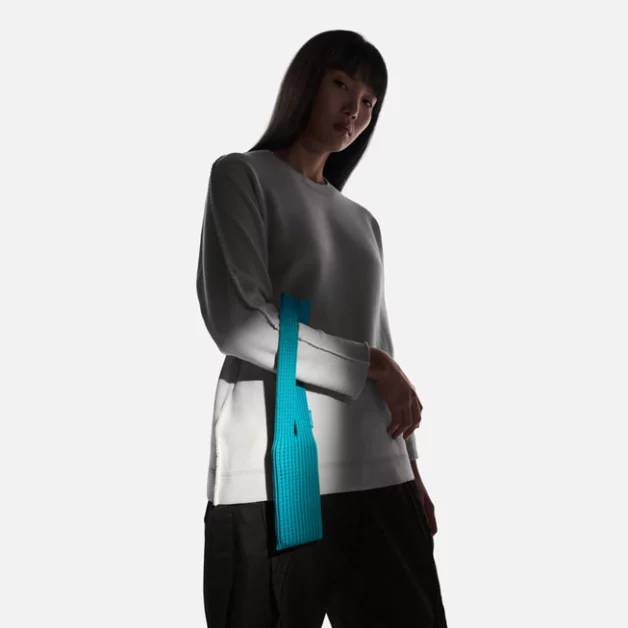 Apple and ISSEY MIYAKE Reimagine Everyday Carry with the iPhone